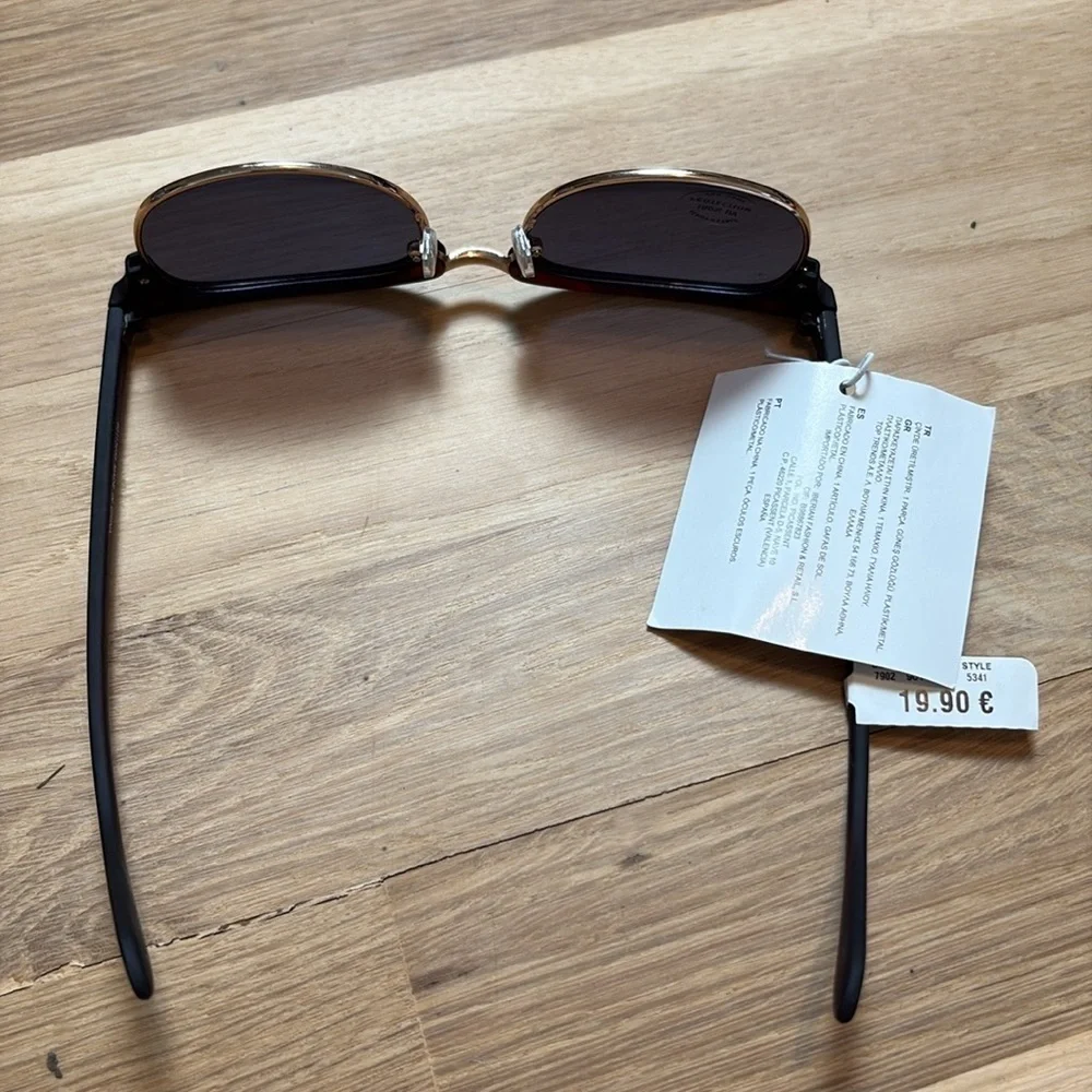 NWT Aeropostale Stylish Black Sunglasses